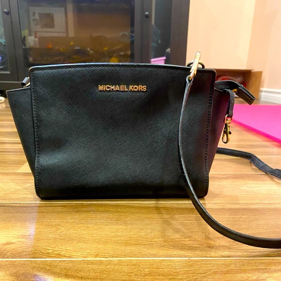 Michael Kors Black Shoulder Bag - Picture 2 of 9